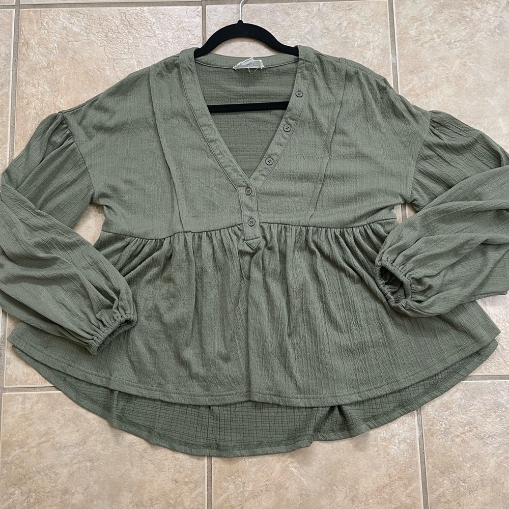 Long sleeve v-neck blouse small